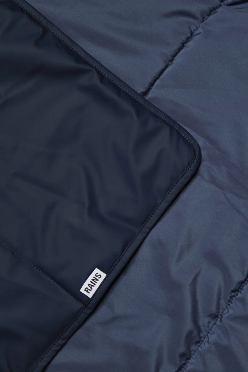 Rains Waterproof Quilted Packable Blanket (Navy) - Image 4
