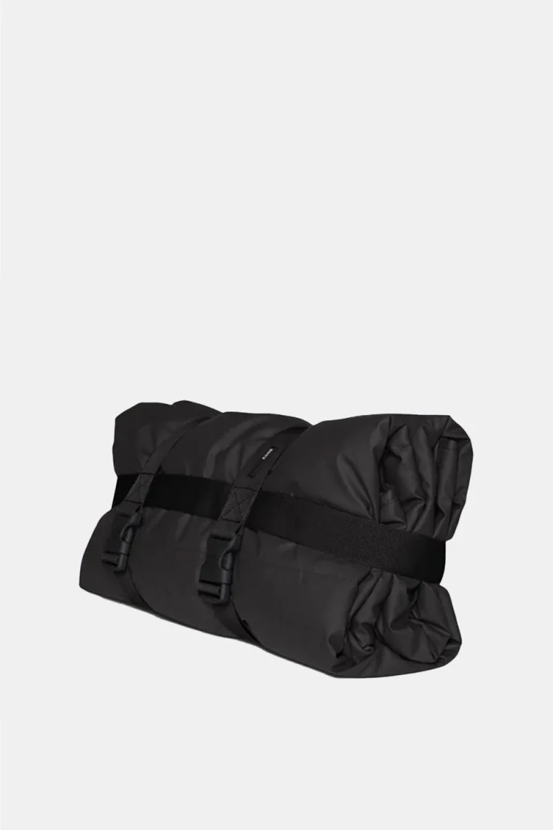 Rains Waterproof Quilted Packable Blanket (Black) - Image 4