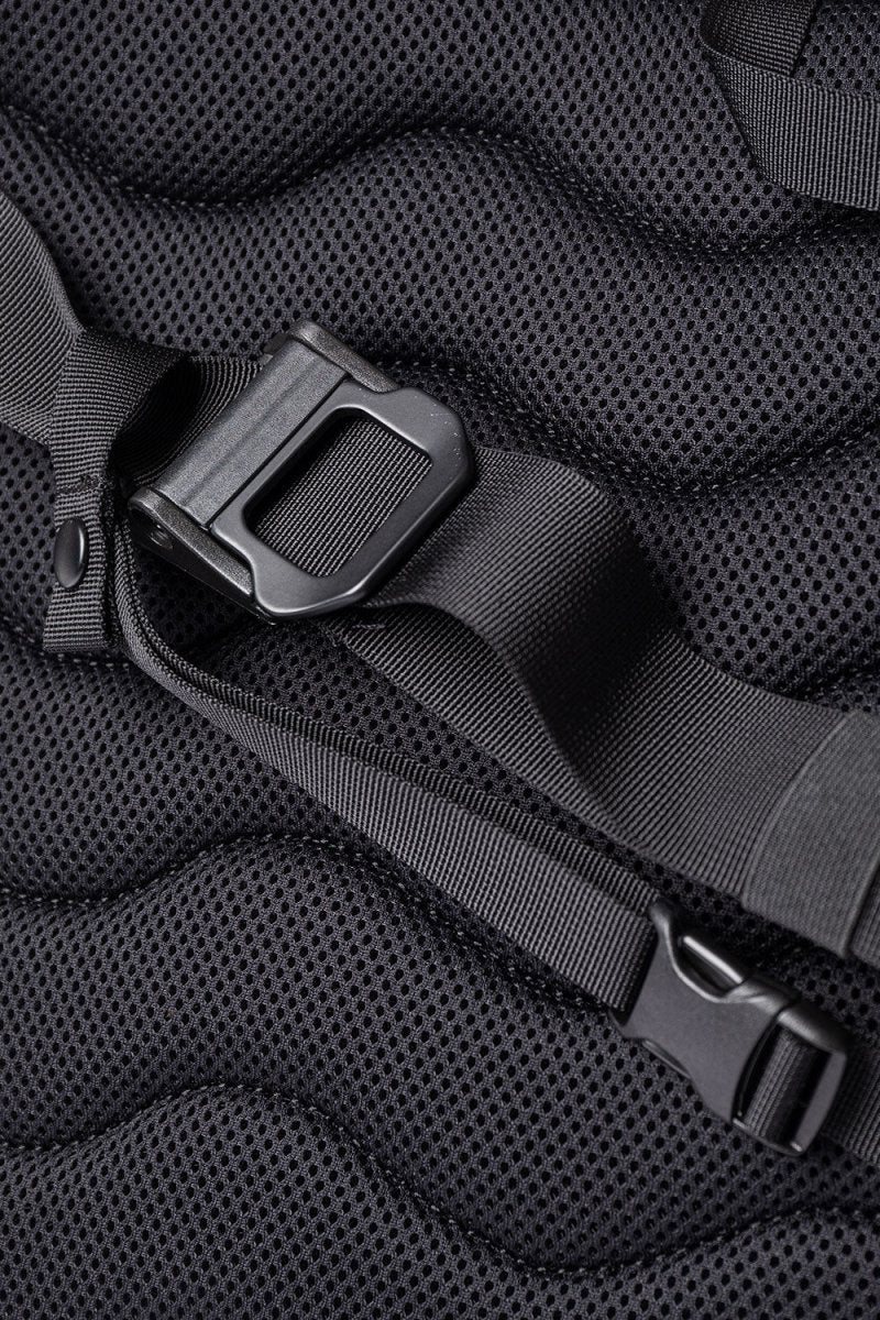 Sandqvist Stream Messenger Bag (Black) - Image 5
