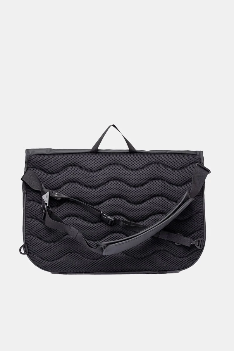 Sandqvist Stream Messenger Bag (Black) - Image 6